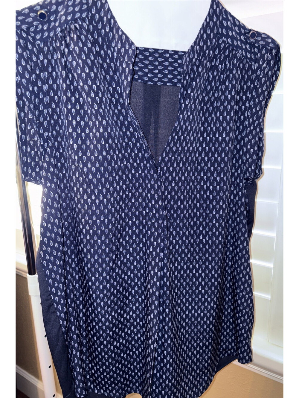 Antilia Femme Blouse Top Women's Sheer V-Neck Cap Sleeve Career Blue Print SZ M